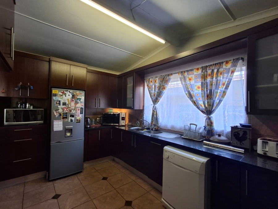 4 Bedroom Property for Sale in Tileba Gauteng