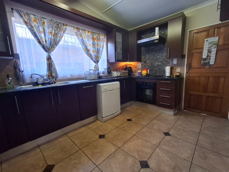 4 Bedroom Property for Sale in Tileba Gauteng