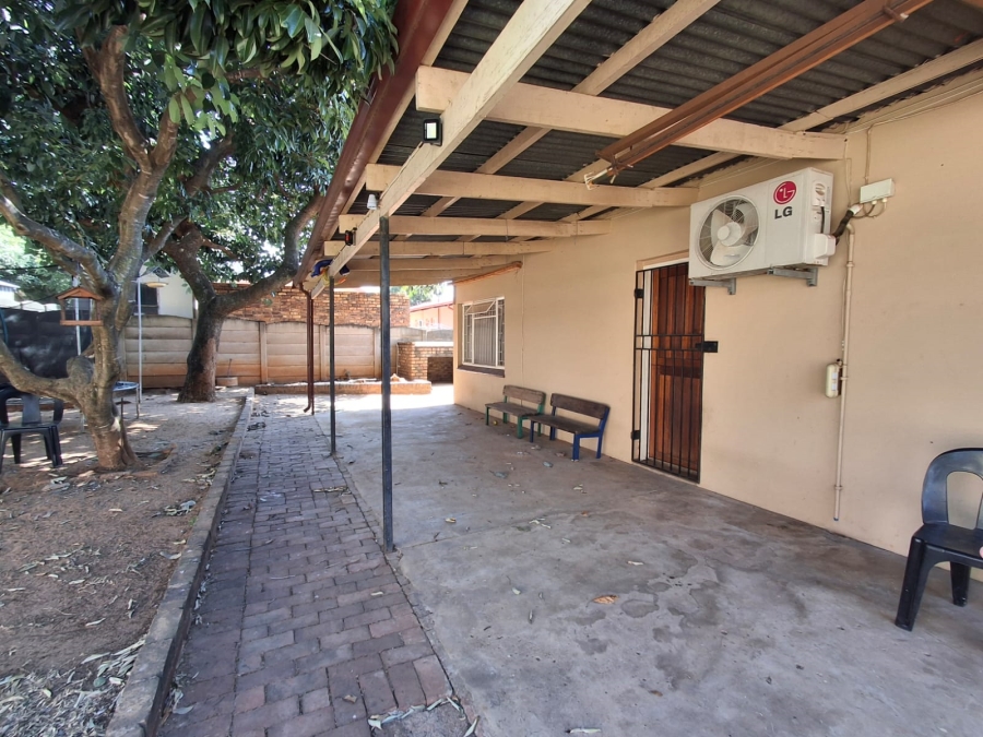 4 Bedroom Property for Sale in Tileba Gauteng