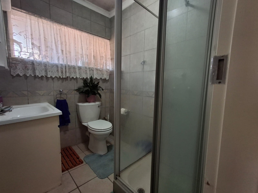 4 Bedroom Property for Sale in Tileba Gauteng
