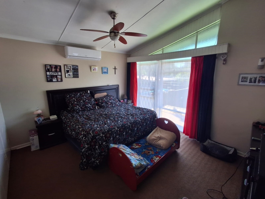 4 Bedroom Property for Sale in Tileba Gauteng