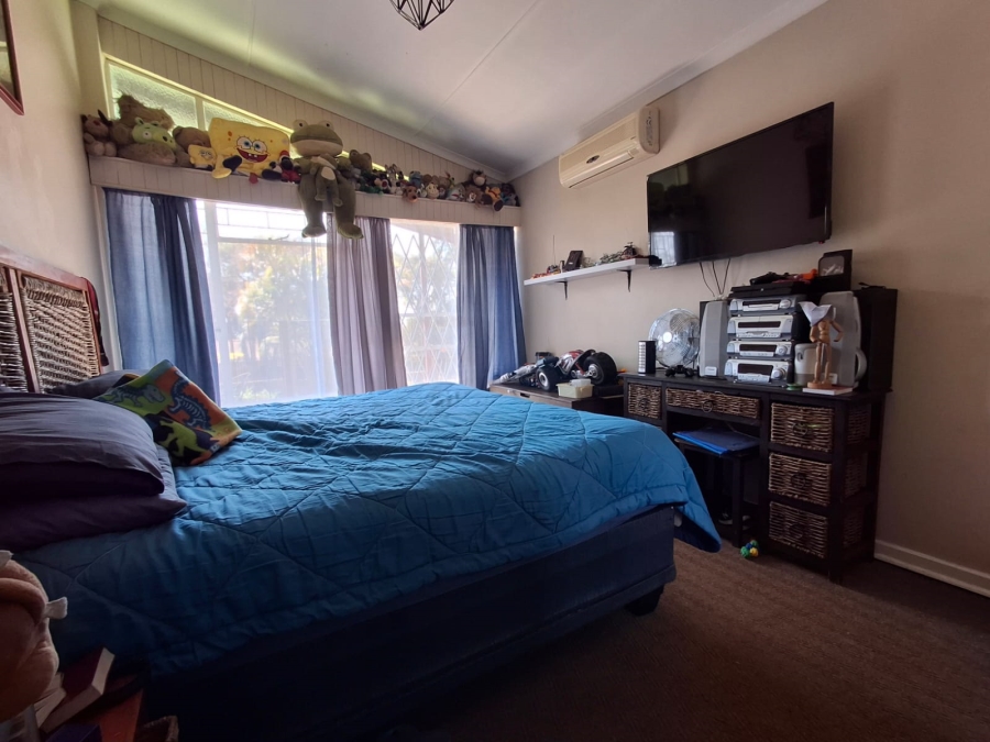 4 Bedroom Property for Sale in Tileba Gauteng