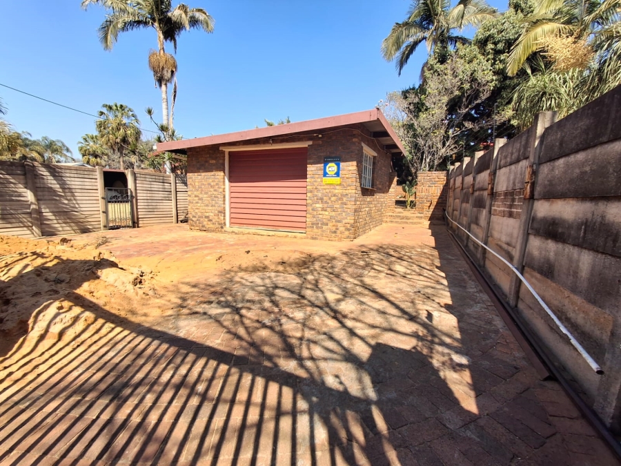 4 Bedroom Property for Sale in Tileba Gauteng