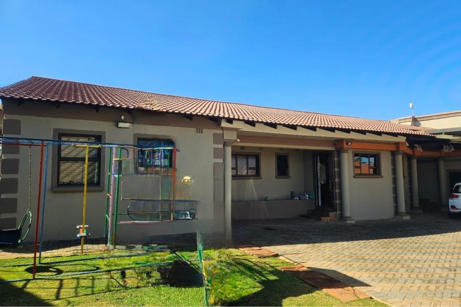 4 Bedroom Property for Sale in Lenasia South Gauteng