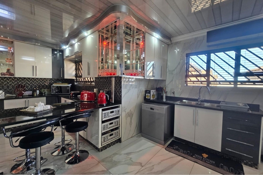 4 Bedroom Property for Sale in Lenasia South Gauteng