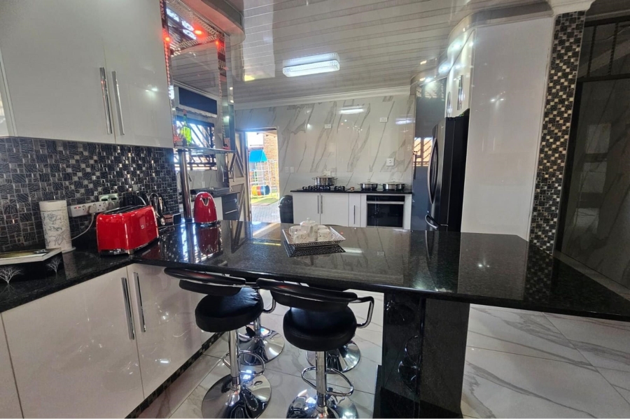 4 Bedroom Property for Sale in Lenasia South Gauteng