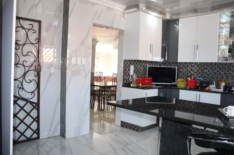 4 Bedroom Property for Sale in Lenasia South Gauteng
