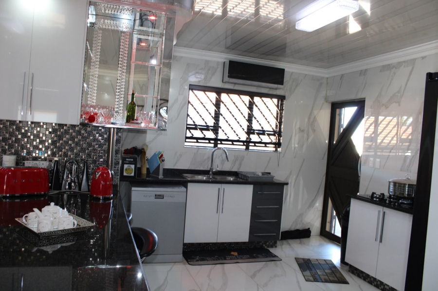 4 Bedroom Property for Sale in Lenasia South Gauteng