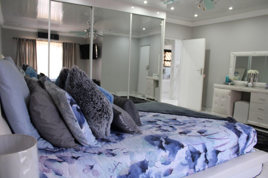 4 Bedroom Property for Sale in Lenasia South Gauteng
