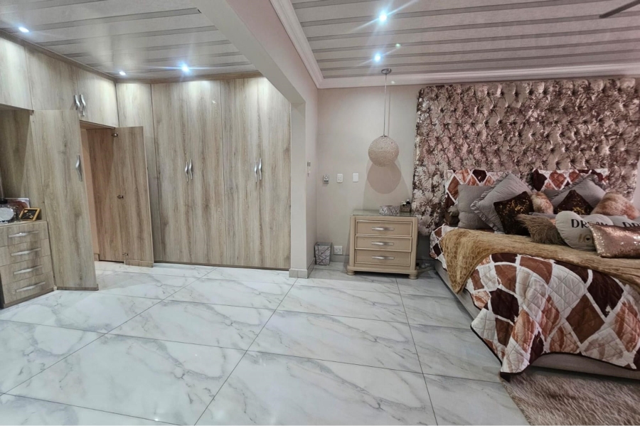 4 Bedroom Property for Sale in Lenasia South Gauteng