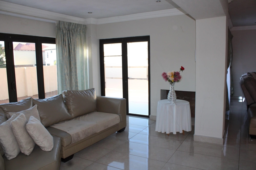 5 Bedroom Property for Sale in Theresa Park Gauteng