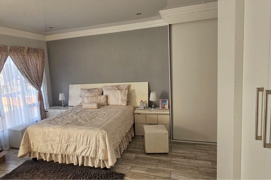 5 Bedroom Property for Sale in Theresa Park Gauteng