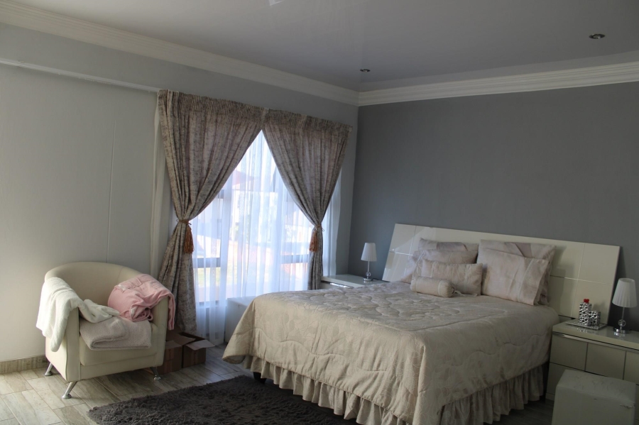 5 Bedroom Property for Sale in Theresa Park Gauteng