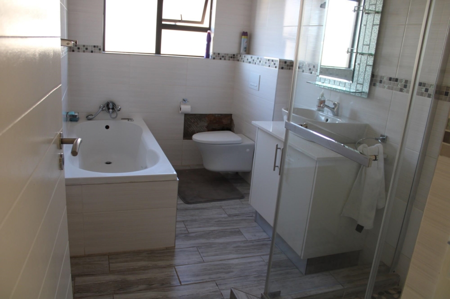 5 Bedroom Property for Sale in Theresa Park Gauteng