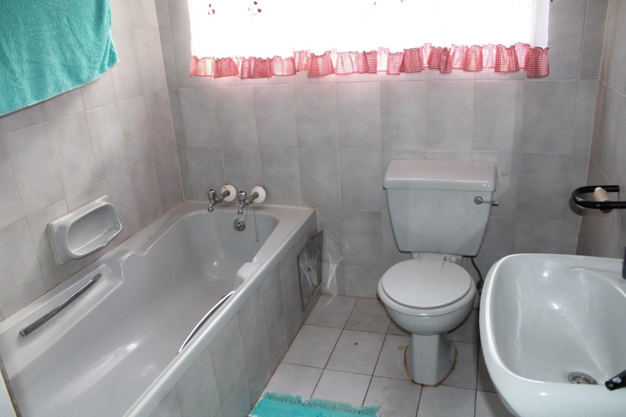 6 Bedroom Property for Sale in Amandasig Gauteng