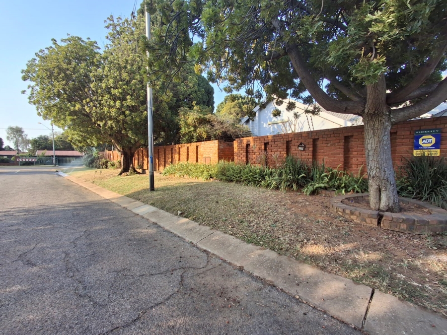 3 Bedroom Property for Sale in Tileba Gauteng