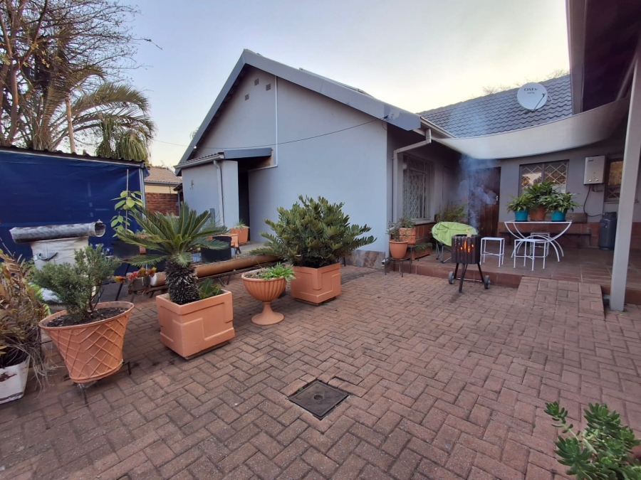 3 Bedroom Property for Sale in Tileba Gauteng