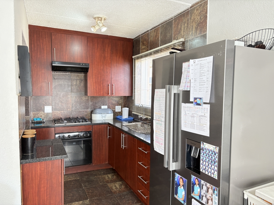 3 Bedroom Property for Sale in Radiokop Gauteng