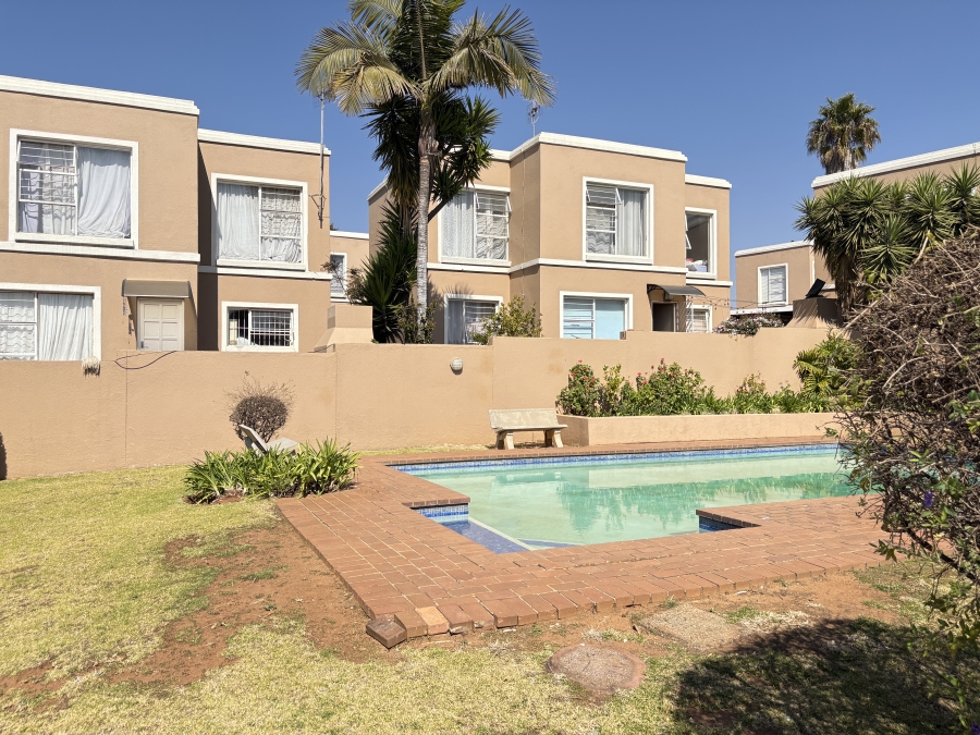 3 Bedroom Property for Sale in Radiokop Gauteng
