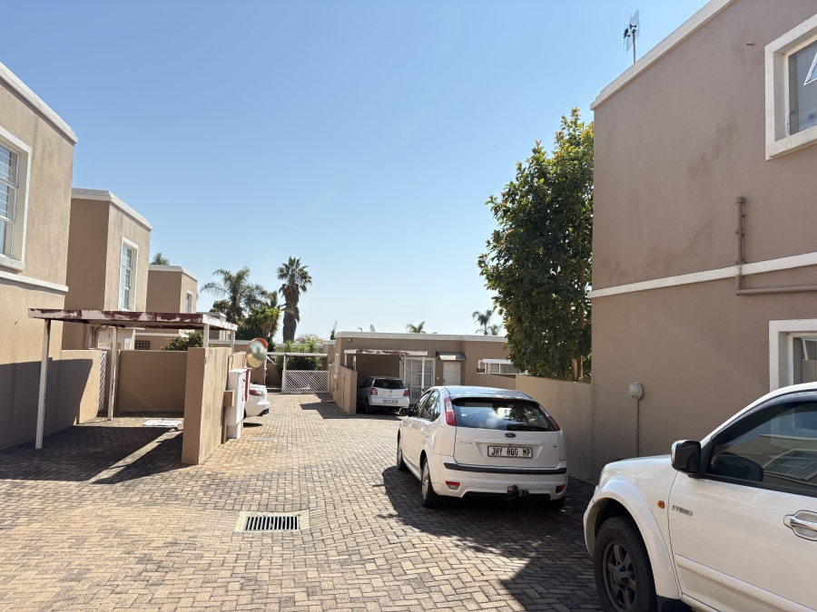 3 Bedroom Property for Sale in Radiokop Gauteng