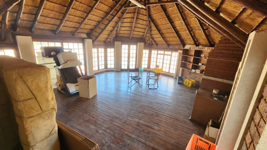 5 Bedroom Property for Sale in Helikonpark Gauteng