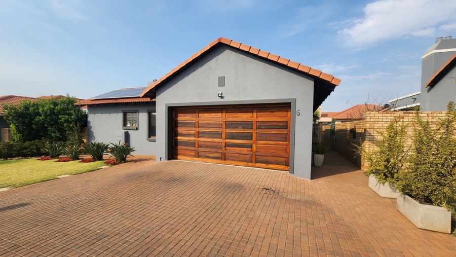 3 Bedroom Property for Sale in Monavoni Gauteng