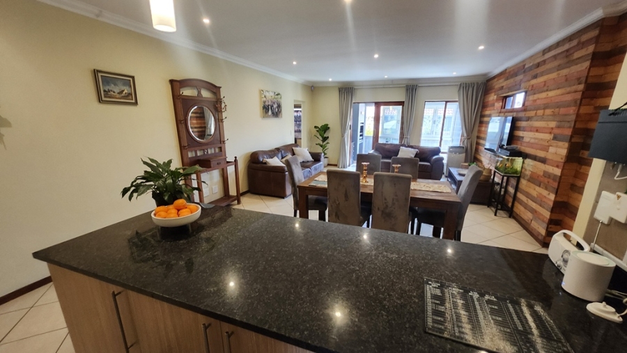 3 Bedroom Property for Sale in Monavoni Gauteng