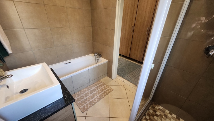 3 Bedroom Property for Sale in Monavoni Gauteng