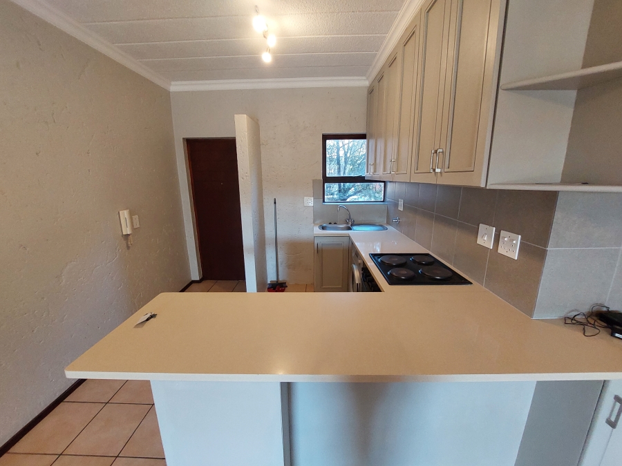 To Let 2 Bedroom Property for Rent in Fourways Gauteng