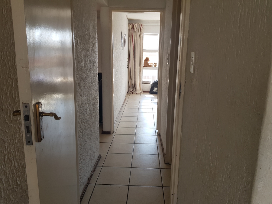 2 Bedroom Property for Sale in Mondeor Gauteng