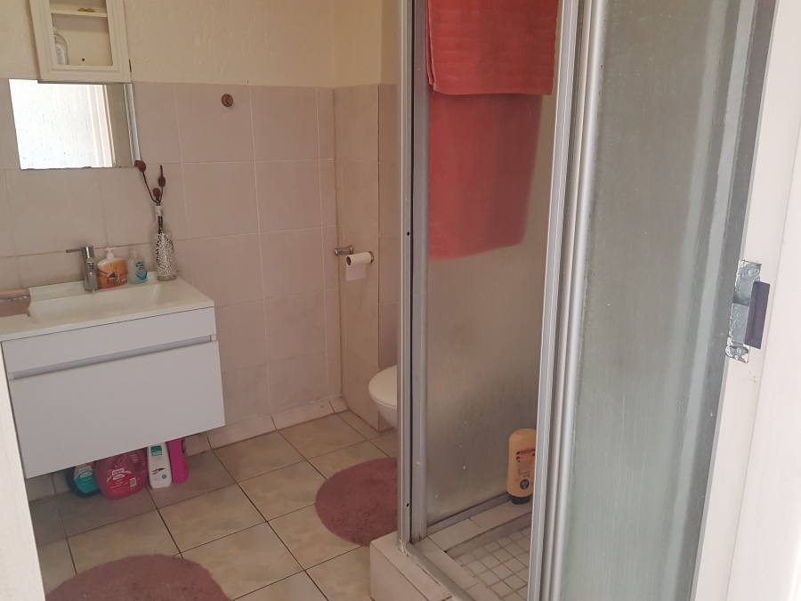 2 Bedroom Property for Sale in Mondeor Gauteng
