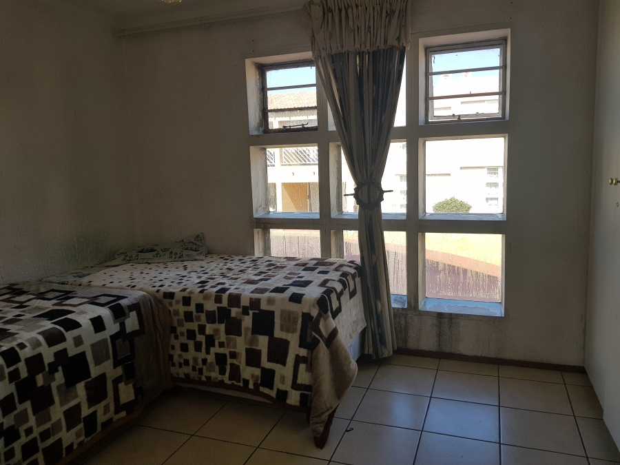 2 Bedroom Property for Sale in Mondeor Gauteng