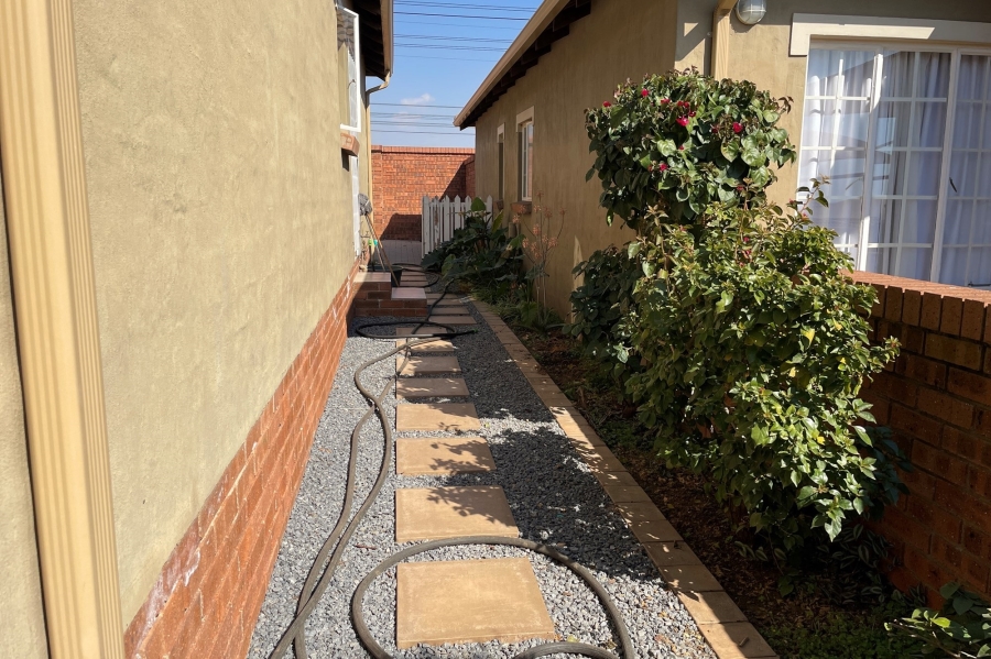 To Let 3 Bedroom Property for Rent in The Reeds Gauteng
