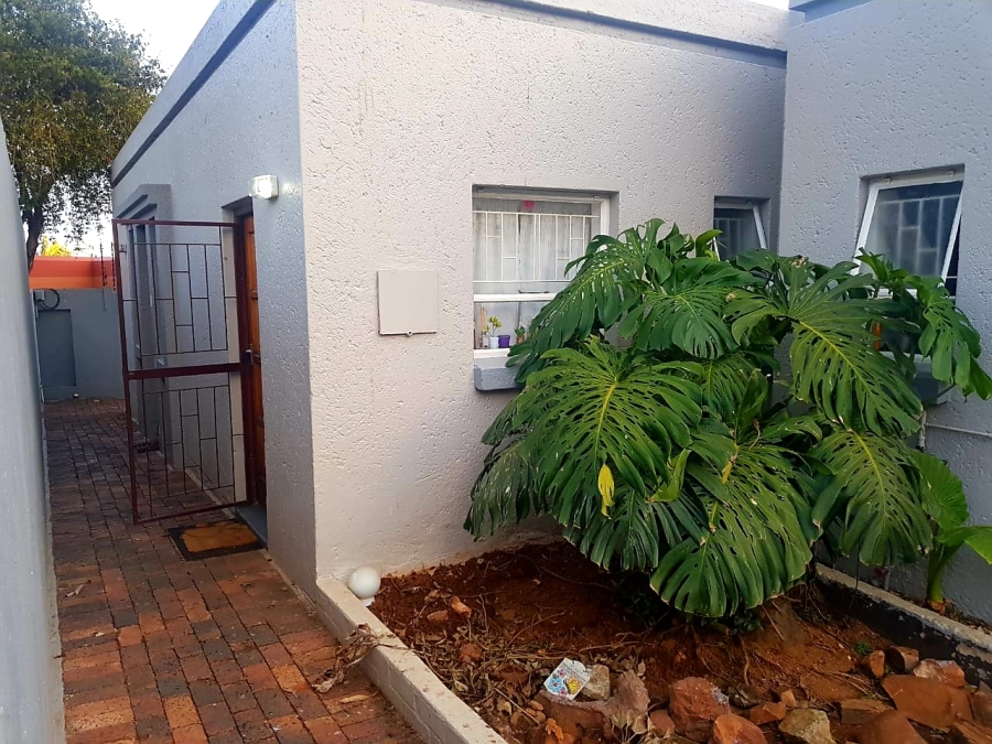 To Let 2 Bedroom Property for Rent in Radiokop Gauteng