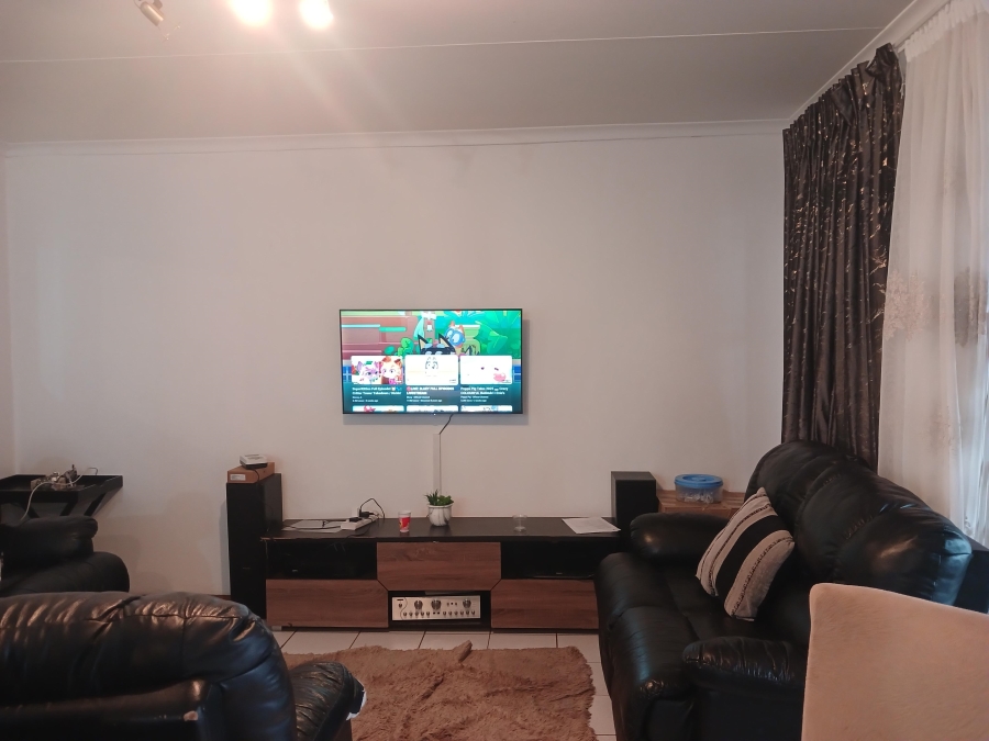 To Let 2 Bedroom Property for Rent in Radiokop Gauteng