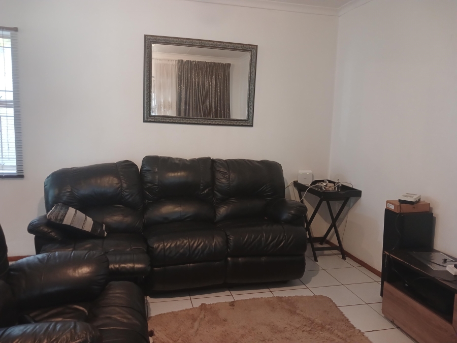 To Let 2 Bedroom Property for Rent in Radiokop Gauteng