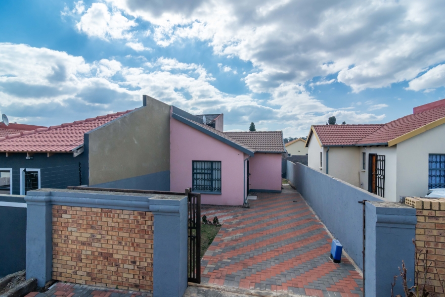 2 Bedroom Property for Sale in Fleurhof Gauteng