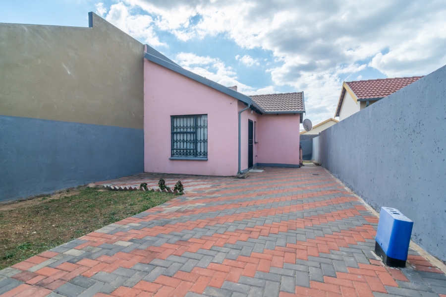 2 Bedroom Property for Sale in Fleurhof Gauteng