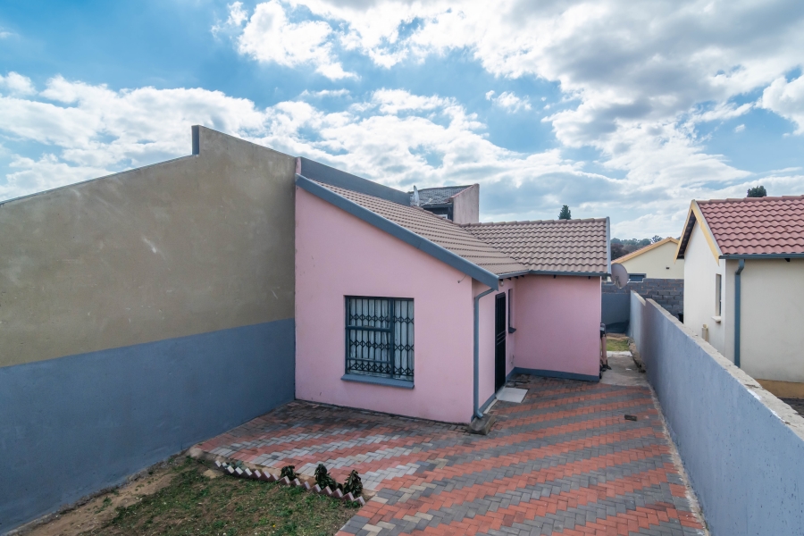 2 Bedroom Property for Sale in Fleurhof Gauteng