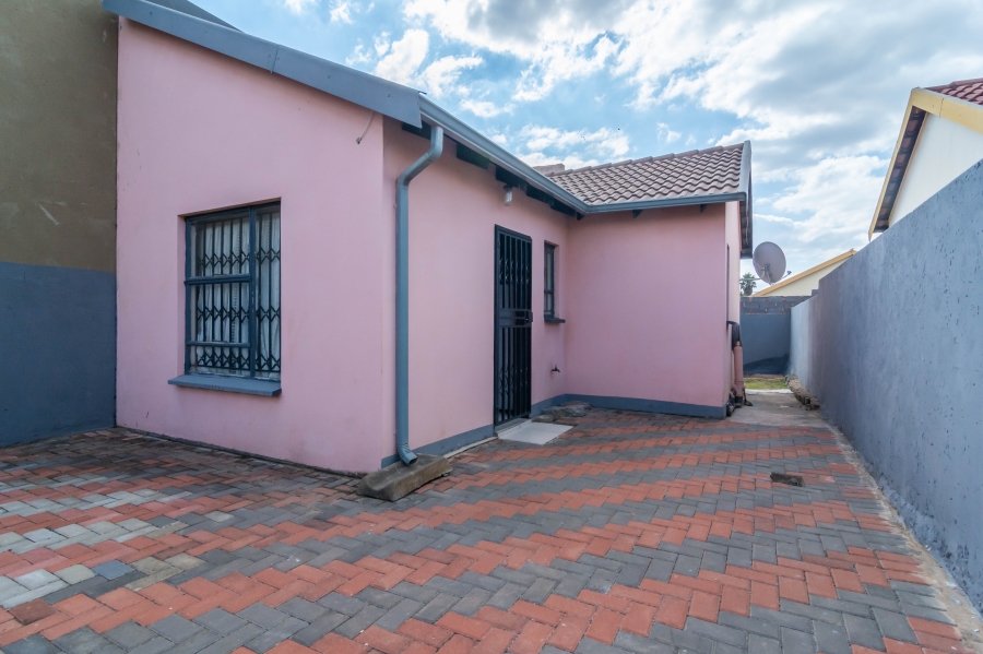 2 Bedroom Property for Sale in Fleurhof Gauteng
