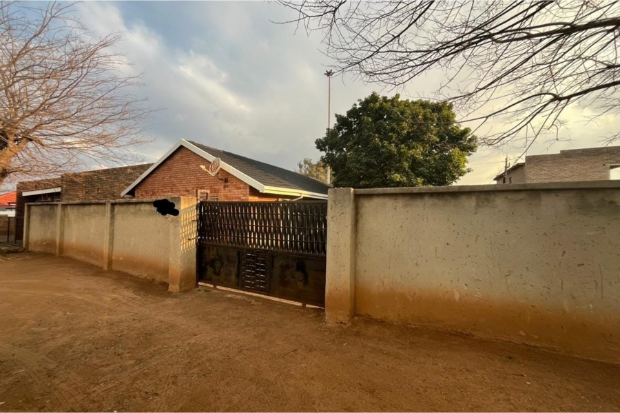 To Let 3 Bedroom Property for Rent in Pimville Zone 6 Gauteng
