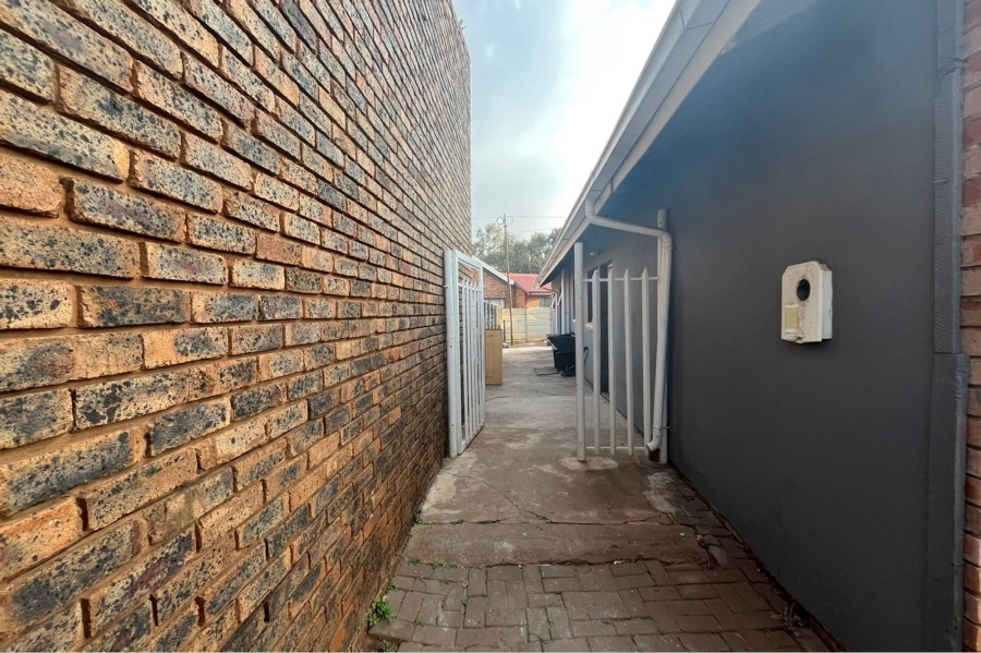 To Let 3 Bedroom Property for Rent in Pimville Zone 6 Gauteng