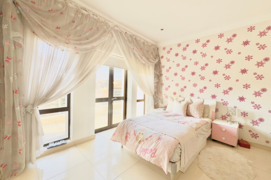5 Bedroom Property for Sale in Savannah Hills Estate Gauteng