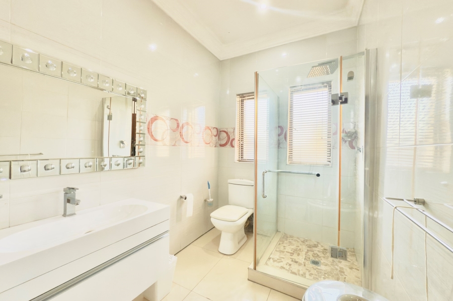 5 Bedroom Property for Sale in Savannah Hills Estate Gauteng
