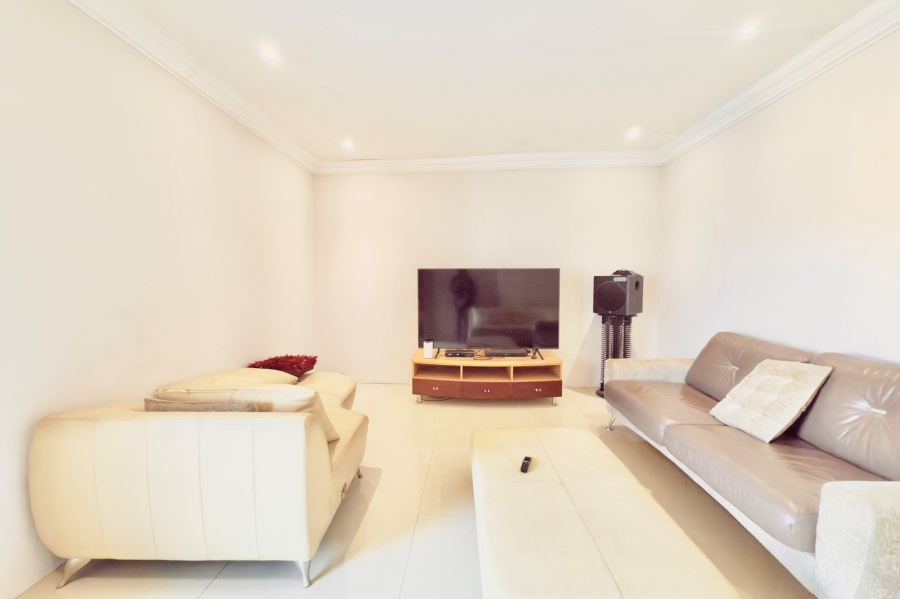5 Bedroom Property for Sale in Savannah Hills Estate Gauteng