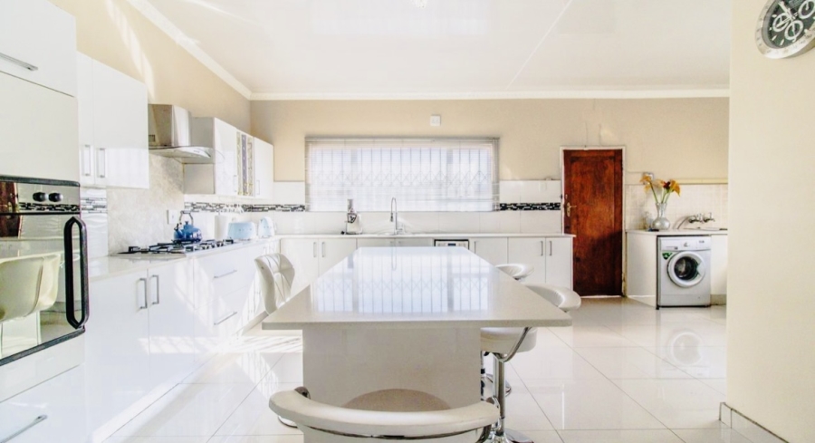 3 Bedroom Property for Sale in Linmeyer Gauteng