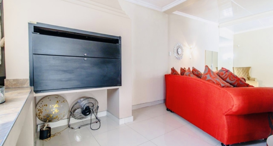 3 Bedroom Property for Sale in Linmeyer Gauteng
