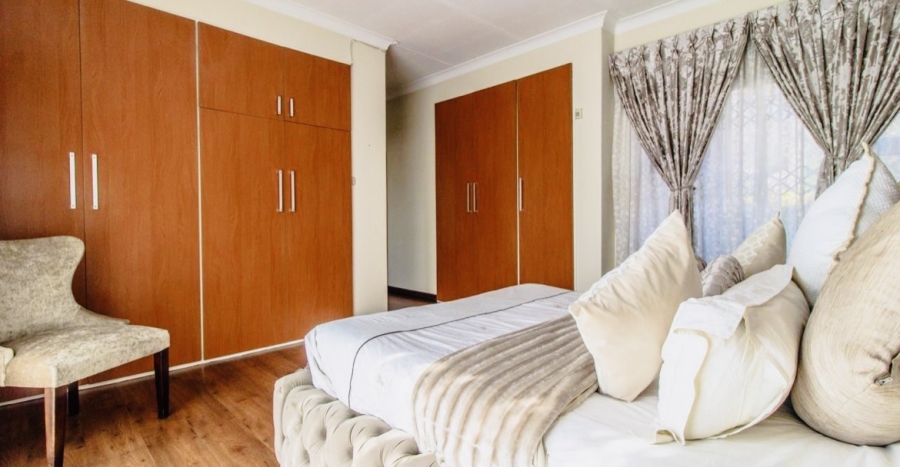 3 Bedroom Property for Sale in Linmeyer Gauteng