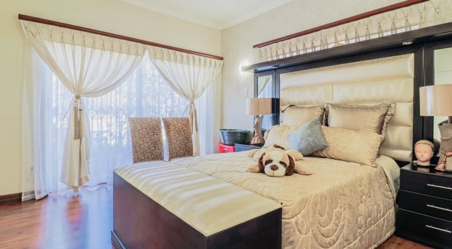 3 Bedroom Property for Sale in Linmeyer Gauteng