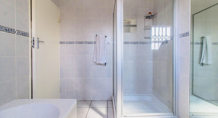 3 Bedroom Property for Sale in Linmeyer Gauteng